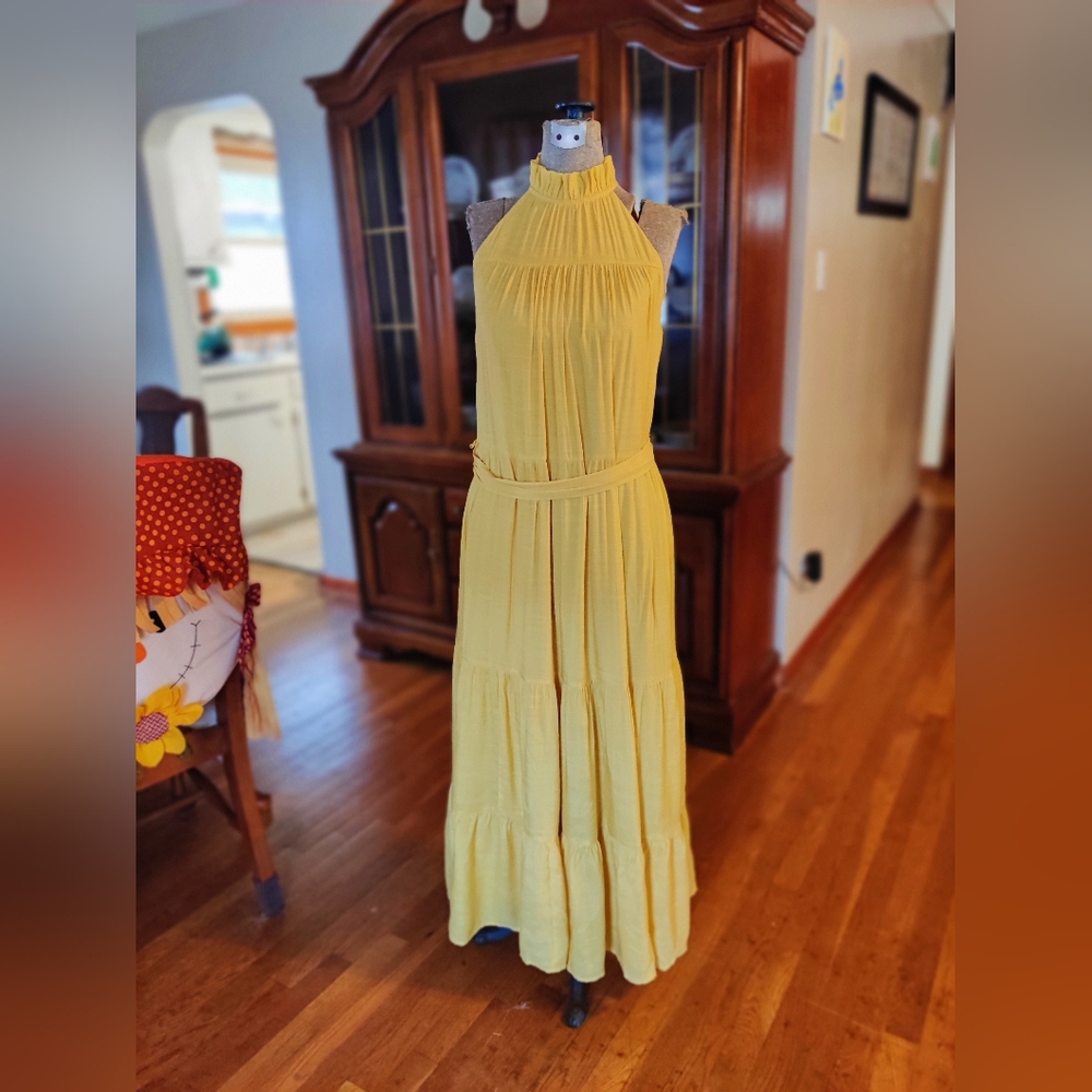 Banana Republic Tiered dress yellow sleeveless ruffle neck
